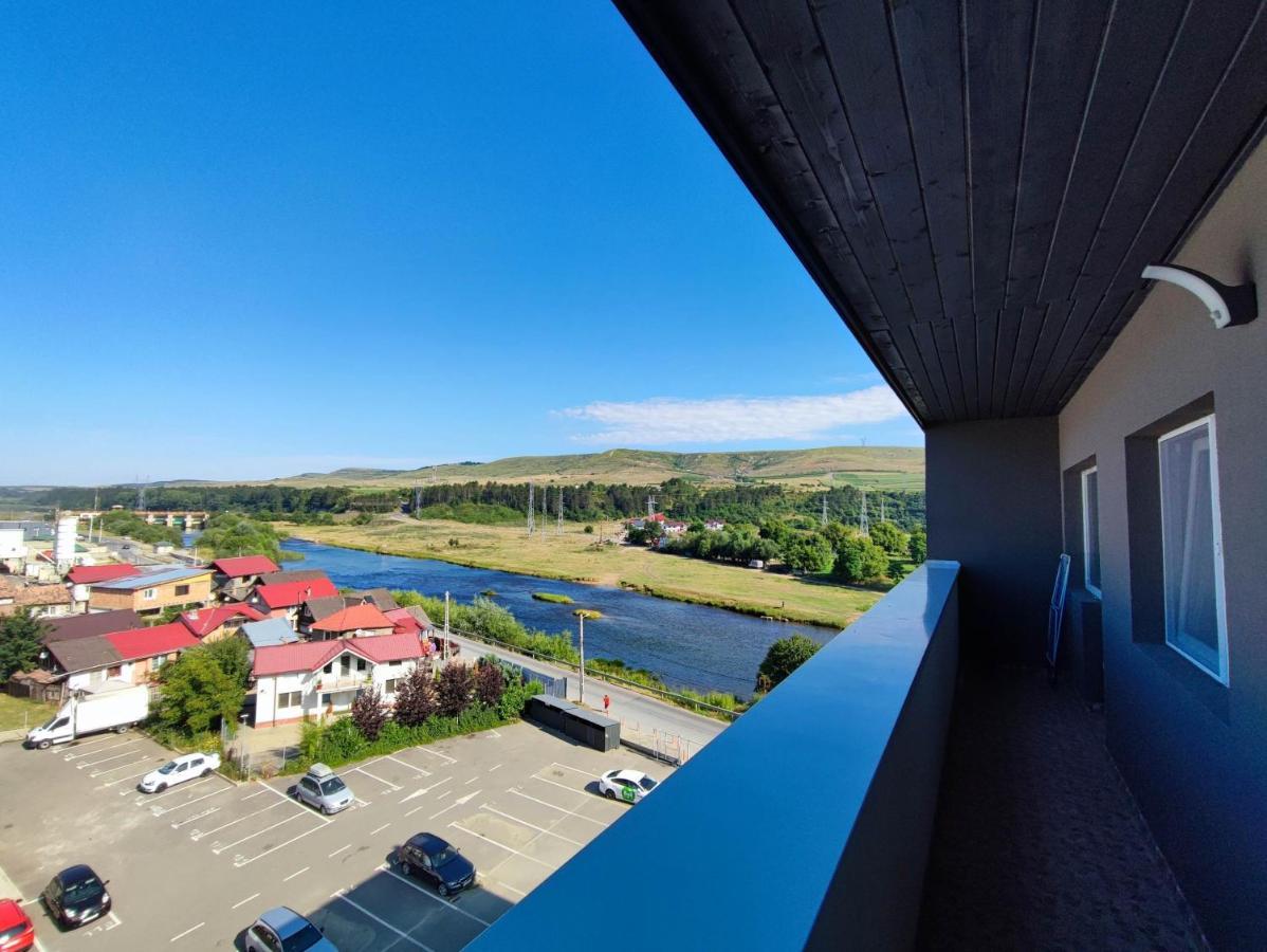 River Side Apartment With Terrace Floreşti Екстериор снимка