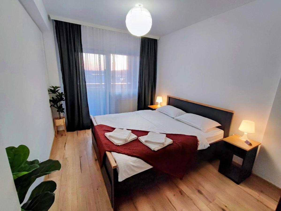 River Side Apartment With Terrace Floreşti Екстериор снимка